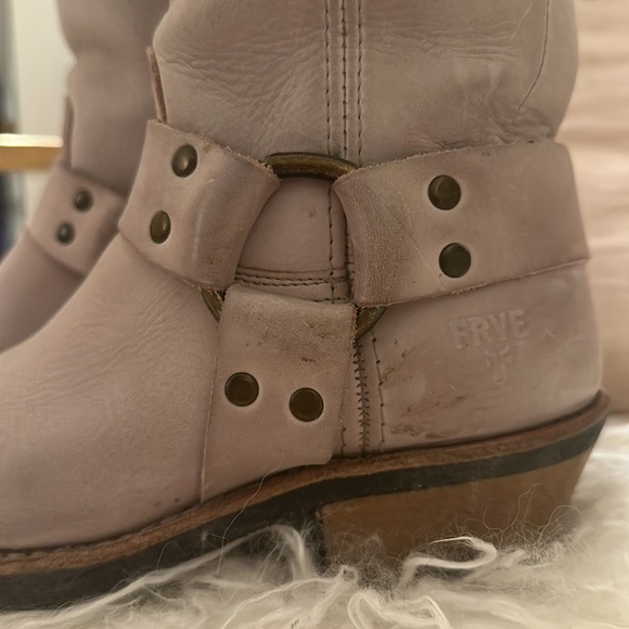 Light pink/purple harness Frye boots with cutouts - Picture 4 of 6